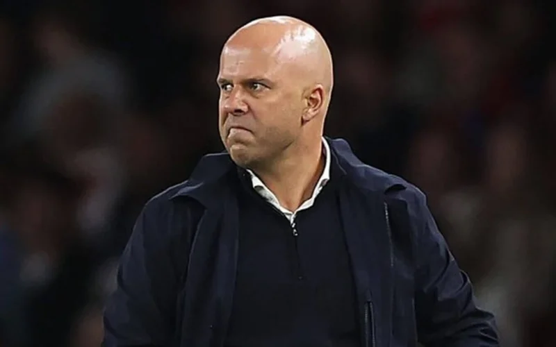 آرني سلوت يرد على انتقادات 450 مليون جنيه لإنفاق ليفربول